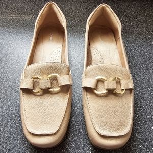 Easy Spirit leather Avienta loafer